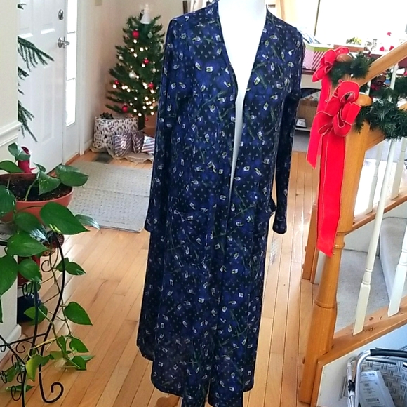 LuLaRoe Sweaters - 😮 LULAROE SARAH